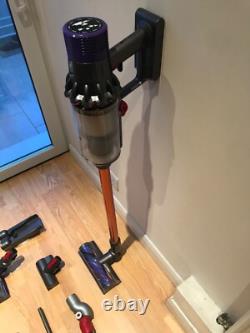 Dyson V10 Absolute Brand NEW Main brush head. Good battery