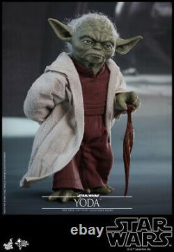 Hot Toys MMS 495 Star Wars Episode II Attack of the Clones Yoda 1/6 Figure NEW
